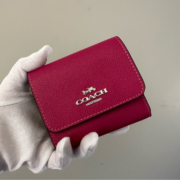 NWT Coach Small Trifold Wallet - Picture 9 of 10